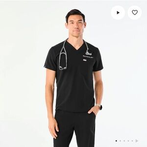Figs Leon three-pocket scrub top - black